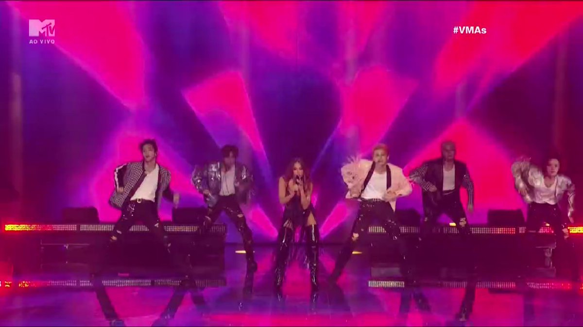 tracklist's tweet photo. QUEBRARAM TUDO! TXT e Anitta cantando a colaboração inédita "Back For More" no #VMAs https://t.co/41kKGDjIx4