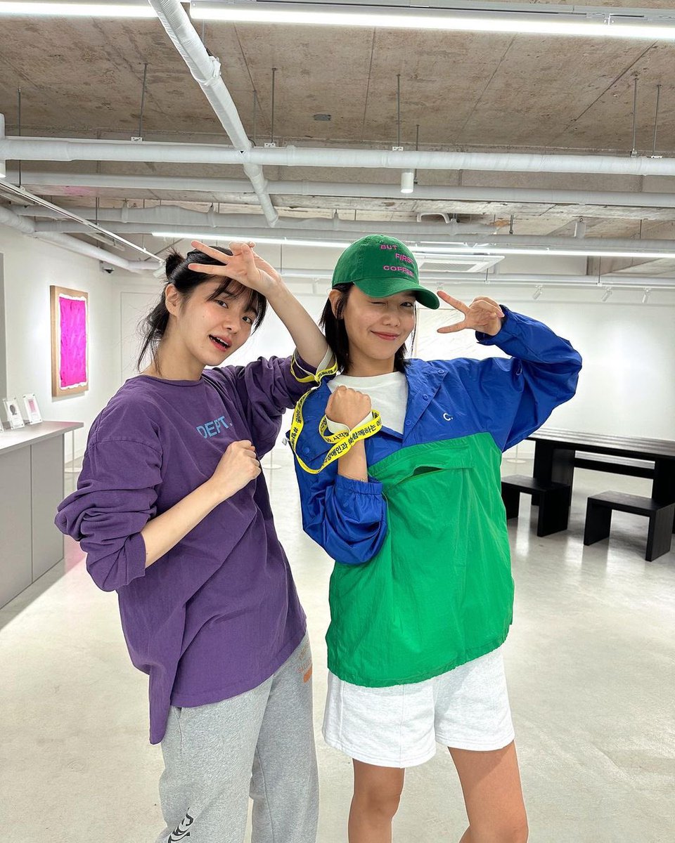 sycstagram's tweet photo. [INSTAGRAM POST] sooyoungchoi: 

어울림마라톤을 응원하는 @/aiki_kr @/lavieenbluu @/oneshot.hs @/kwon_jo @/jaehwan0527 #이현 님과🫶
시각장애인과 함께하는 #어울림마라톤 3일 앞으로 다가왔습니다🏃🏻‍♀️♥️ #함께달려요 #어울림마라톤대회 https://t.co/M83720yyWJ