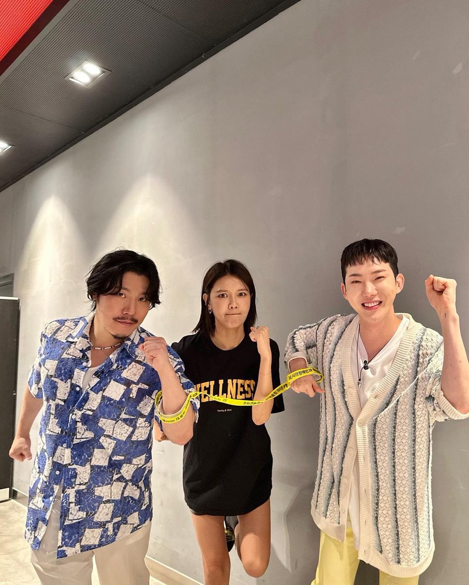 sycstagram's tweet photo. [INSTAGRAM POST] sooyoungchoi: 

어울림마라톤을 응원하는 @/aiki_kr @/lavieenbluu @/oneshot.hs @/kwon_jo @/jaehwan0527 #이현 님과🫶
시각장애인과 함께하는 #어울림마라톤 3일 앞으로 다가왔습니다🏃🏻‍♀️♥️ #함께달려요 #어울림마라톤대회 https://t.co/BwazOYbKna