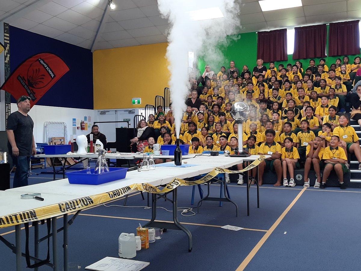 PuhinuiS's tweet photo. We were lucky enough to be able to finish our SUPER SCIENCE week with a special science assembly with Mr. Read!

We saw bubbles, fizzles, cracks and pops!

What a fun way to end science this term with a big BANG 🧪🧪🧪🤯🤯🤯 https://t.co/RErVhRz4cA
