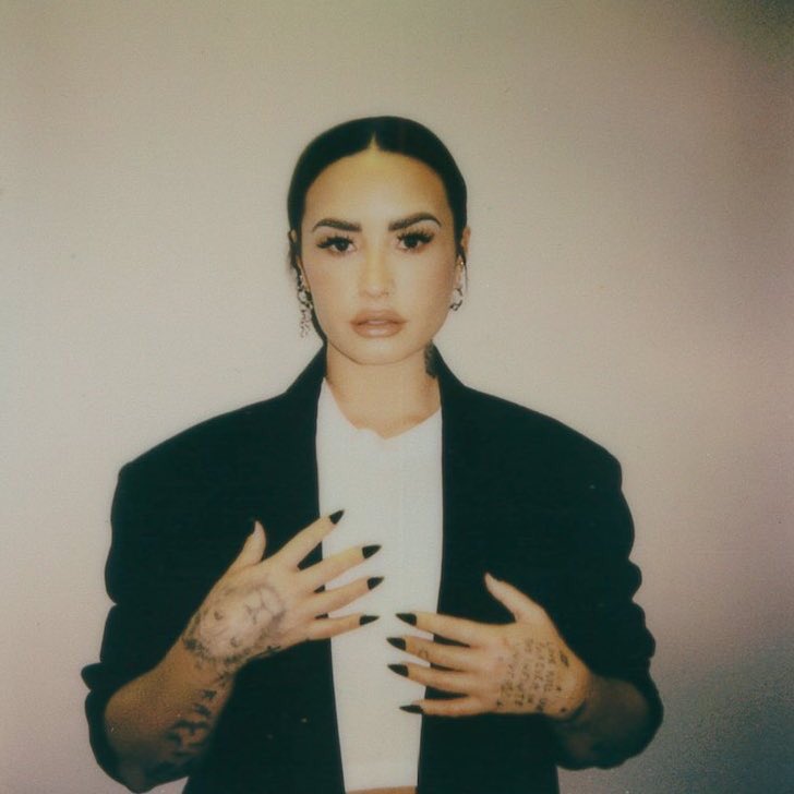 devonnesart's tweet image. obrigada deus pela oportunidade de estar viva na mesma época de demi lovato e poder apreciar sua beleza