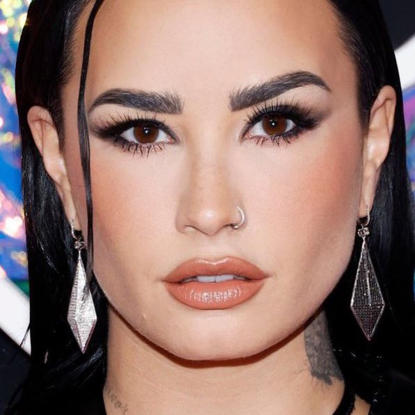 devonnesart's tweet image. obrigada deus pela oportunidade de estar viva na mesma época de demi lovato e poder apreciar sua beleza