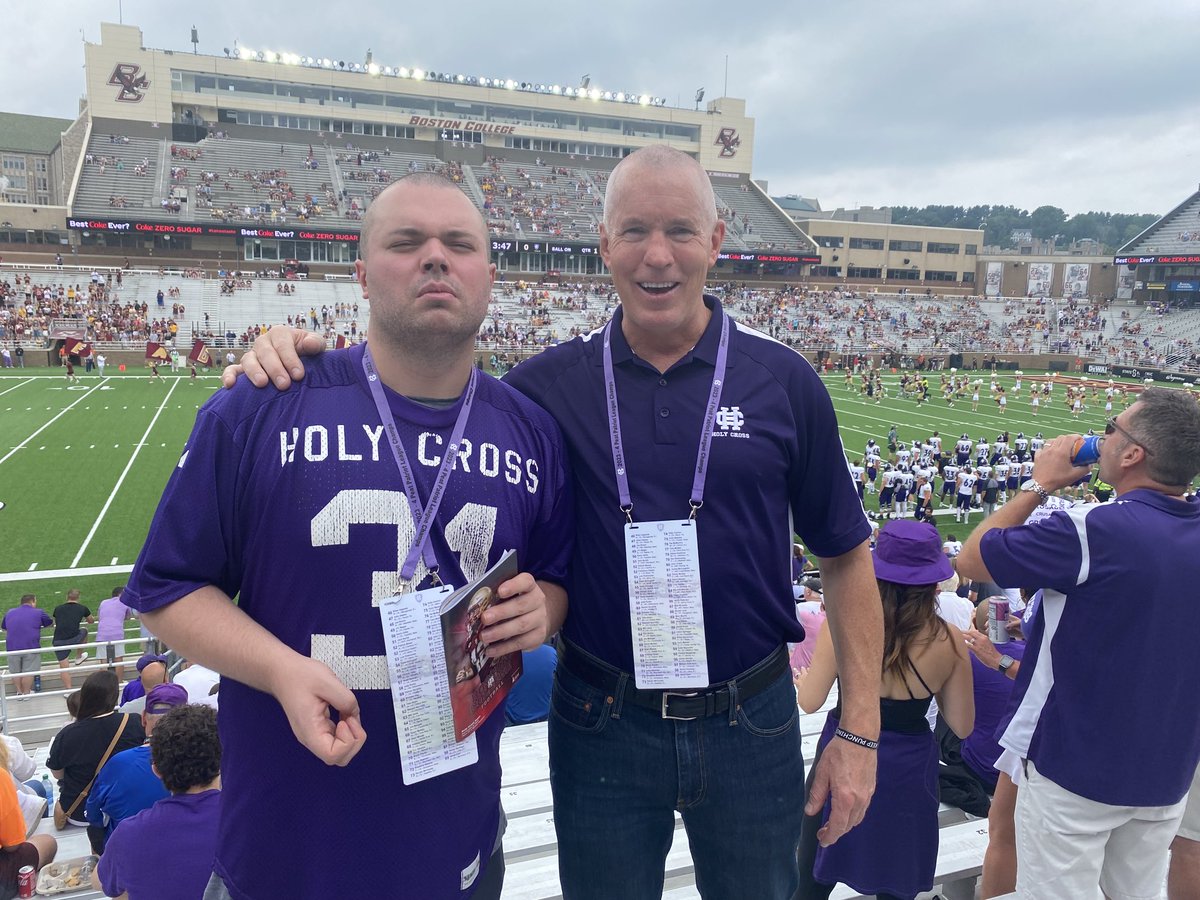 EdwardXDoyle's tweet photo. Beat Yale ⁦@HCrossFB⁩ ✝️🏈👊 https://t.co/b8HlvMSuxF