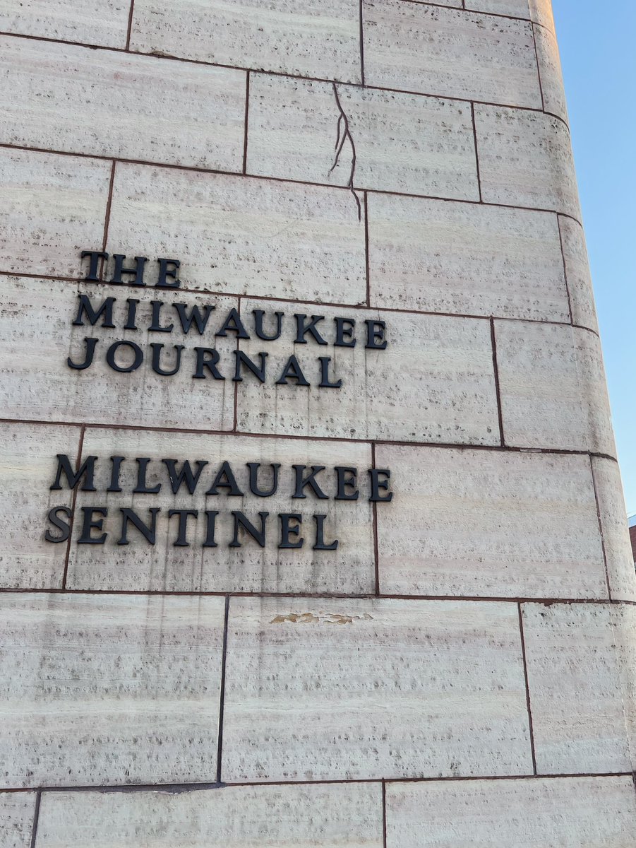 tamiafowlkes's tweet photo. ✨life update✨ I am joining the investigative team @journalsentinel as a Public Investigator! My role focuses on quick-hit investigations that bring accountability and solutions to challenges faced by people in Wisconsin. Send me tips at tfowlkes at gannett dot com! https://t.co/kciawS1H13