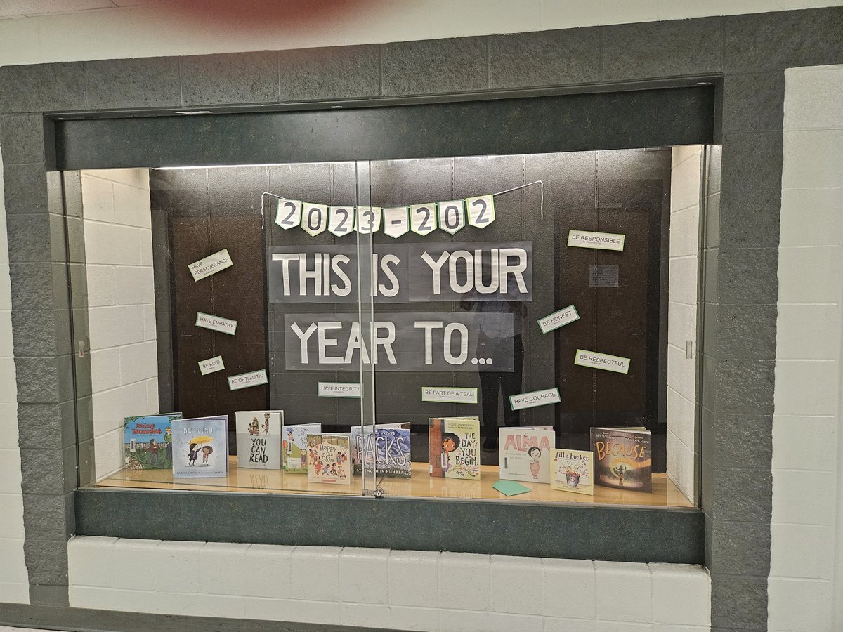 AltonaForestPS's tweet photo. Look at our awesome library display board #thisisyouryear @DDSBSchools #readingisfun #πππ₯° https://t.co/GLPTTfspje