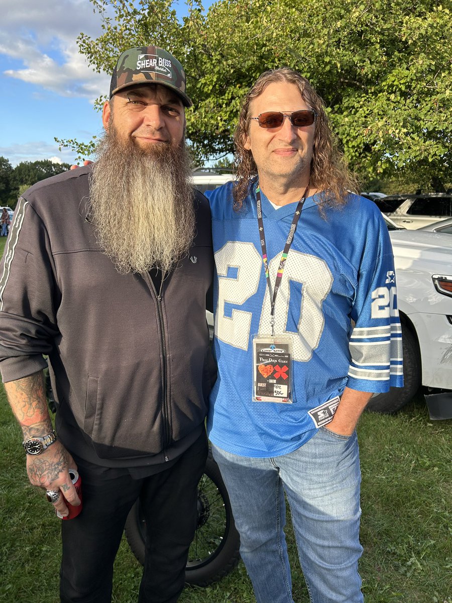 srblack's tweet image. Catching up with an old friend. #ThreeDayssGrace
#3DG
#FreedomHill