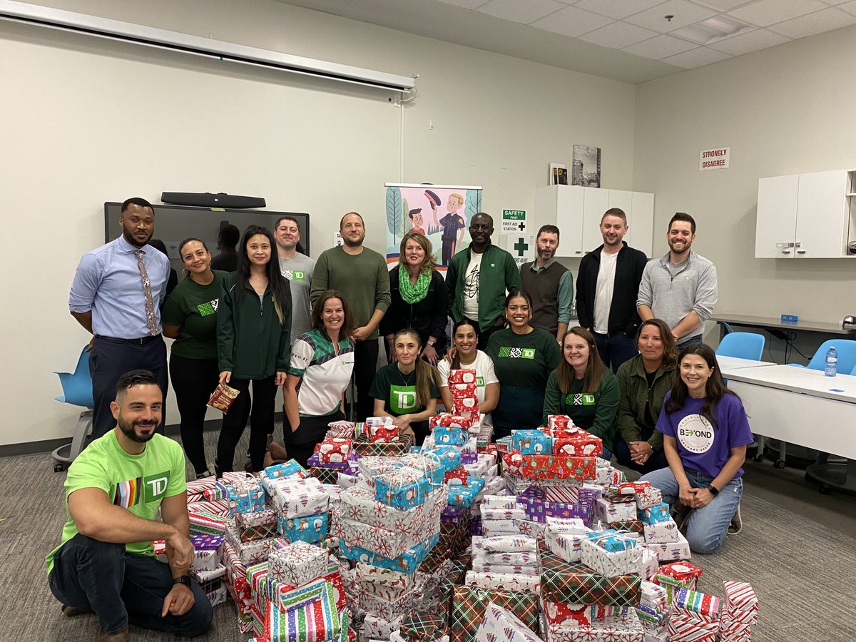 Kick start to the United Way campaign in Calgary. This spectacular team took on the task of wrapping 500 gifts through the Calgary Police Services Youthlink program. An awesome way to spend the day as a team and helping the community #GiveWhatYouCan #GreatTeamsHaveGreatPeople