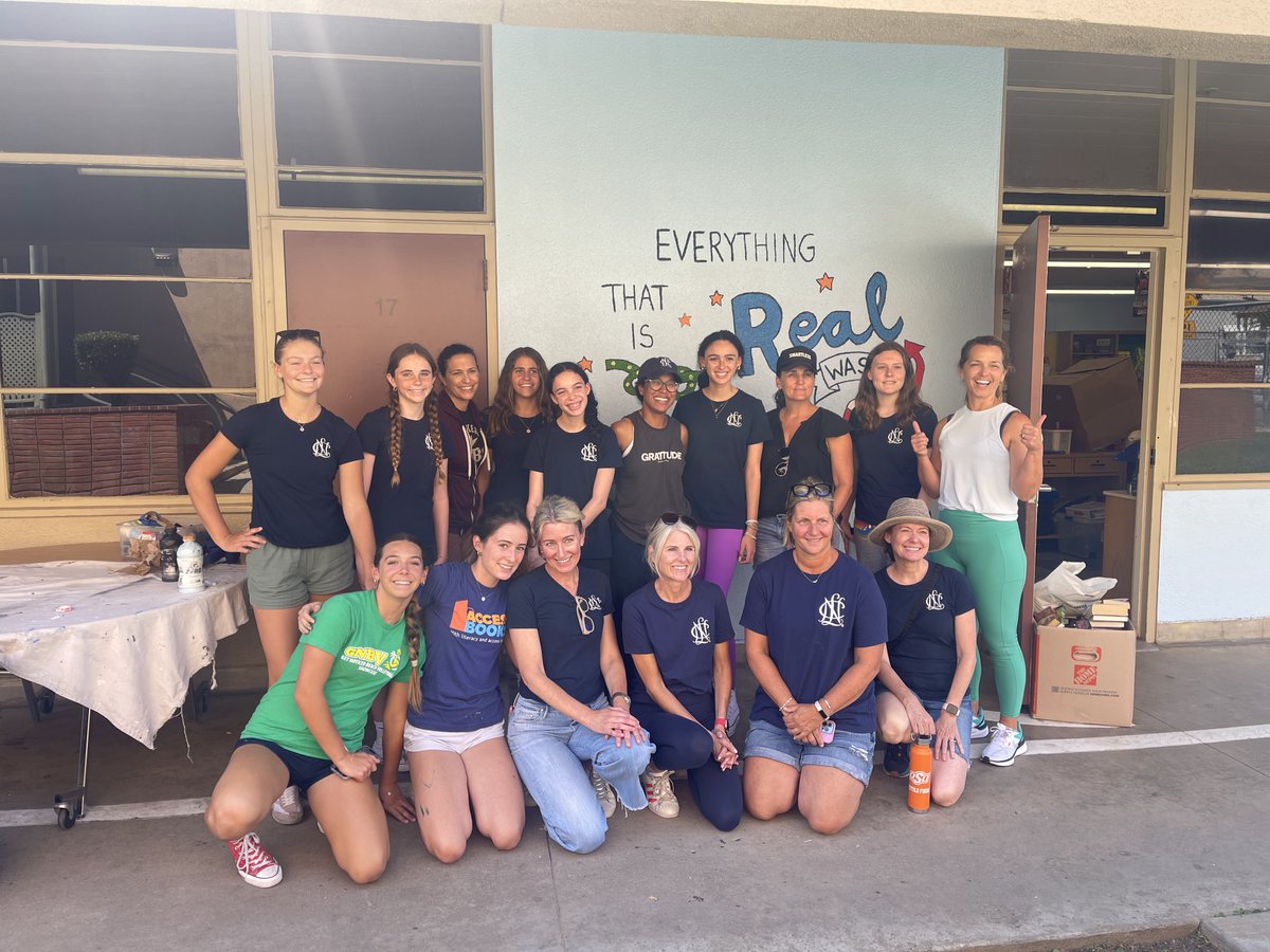 Our heart-of-gold volunteers and their beautiful work at Montebello's Wilcox Elementary. It was a pleasure to work with all involved! 💚💛
@cityofmontebello @ala_aasl @wilcoxpta @nclsouthbay #accessbooks #allinforkids #artmatters #schoollibraries #librarylovers