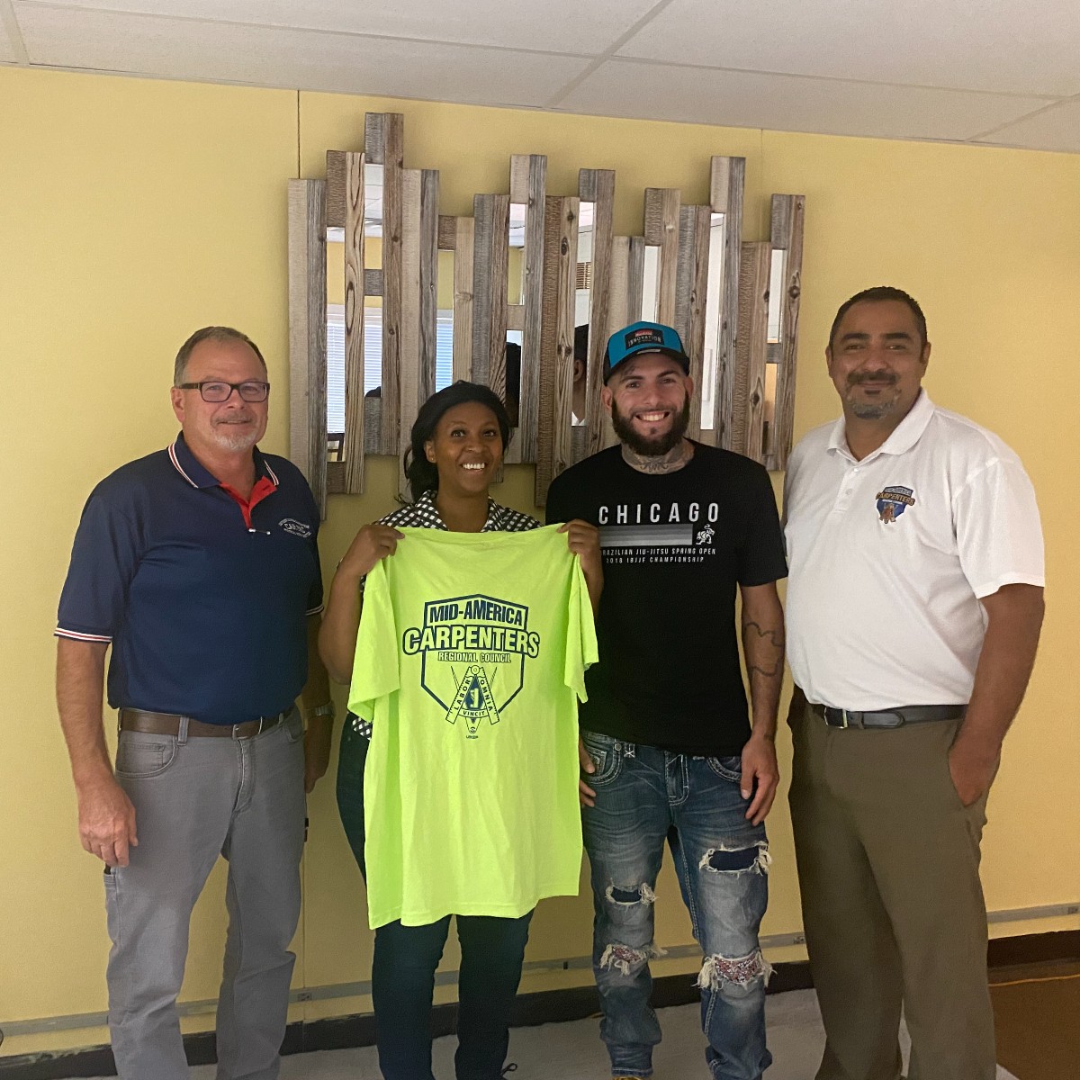 MidAmCarpenters's tweet image. The MACRC is proud to welcome Achieving Vision Builders LLC, a minority-owned roofing contractor out of Southern Illinois, to our growing roster of signatories. Pictured is owner Sharonda Arias, with Reps Krik Coughlin and Christian Marrujo. Glad to have you aboard!
#Local662