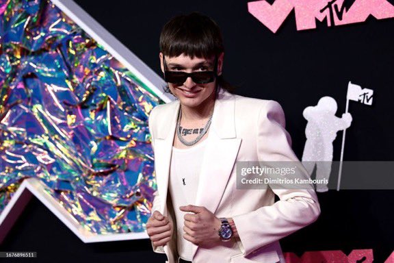 DoblePCharts's tweet photo. Peso Pluma makes his debut at the MTV #VMAs https://t.co/n9ZtUYqdLq