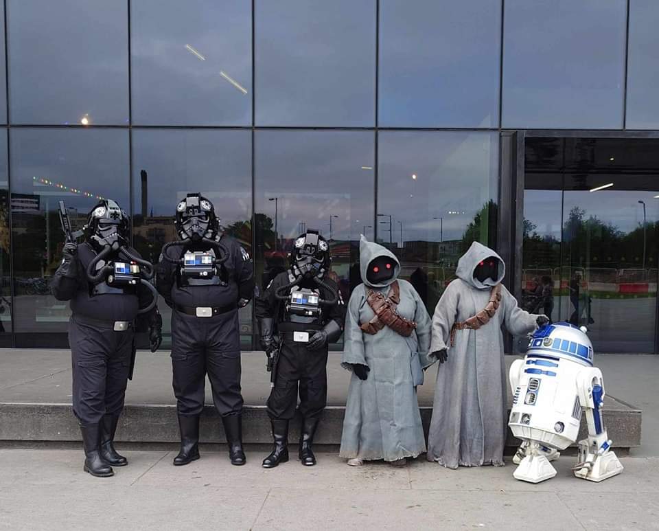 Lord Vader left the Pilots of @501st_ISS in charge of keeping the jawas in check and on their best behavior. They were happy to report no droids were stolen and they completed the task successfully! #JRS #BadGuysDoingGood #TIEPilot #JRS501st