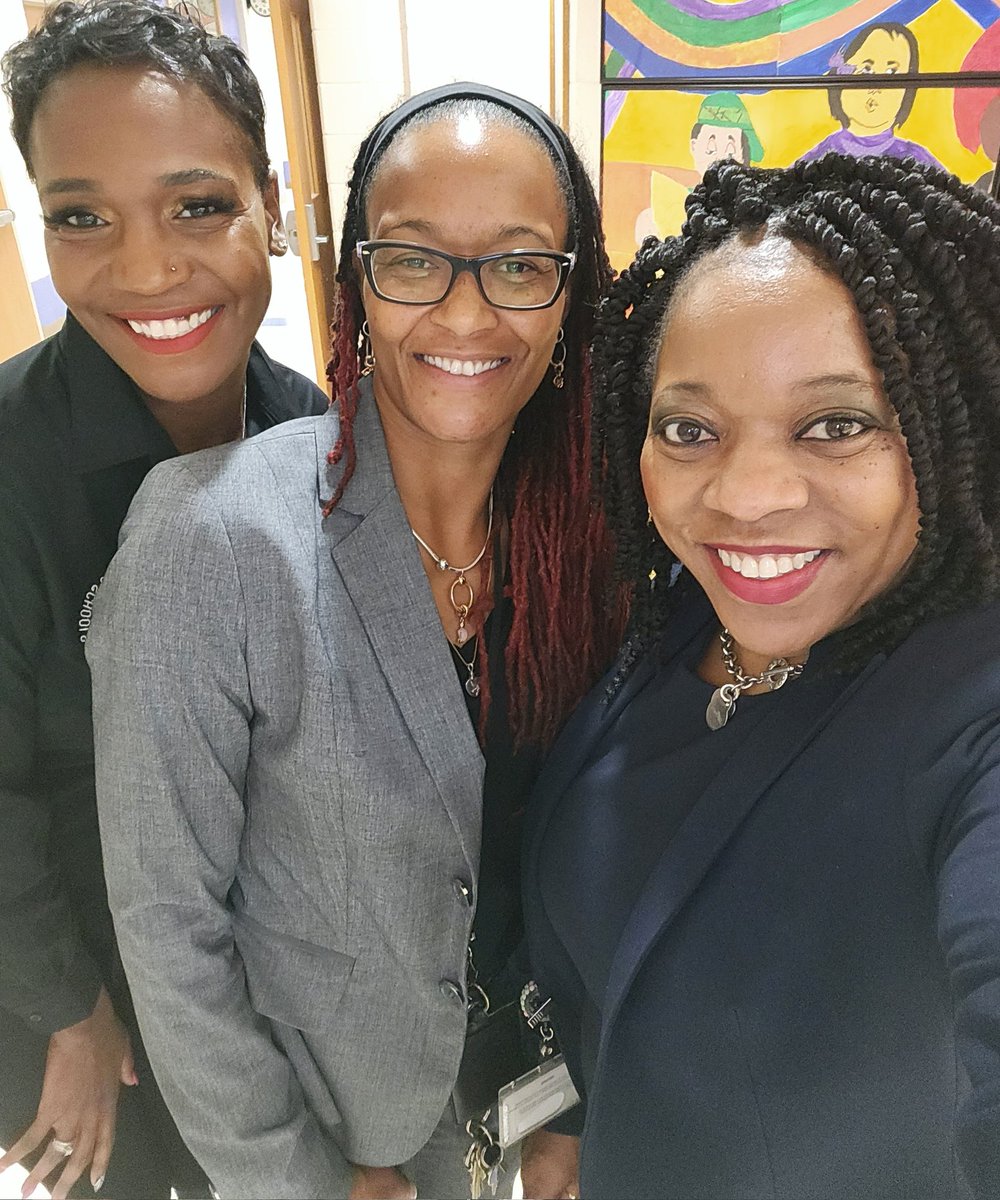 principallearns's tweet photo. Great visits today w/ BM @wineberg400. Awesome instruction.High engagement. Rockdale & South Avondale were on fire! Looking forward to next month & our new @IamCPS #BoardroomtoClassroom #SuperintendentLedWalkthroughs
#PathwaystoProgress #NavigatingExcellence
#WeAreCPS https://t.co/7a7HK5z5Ma