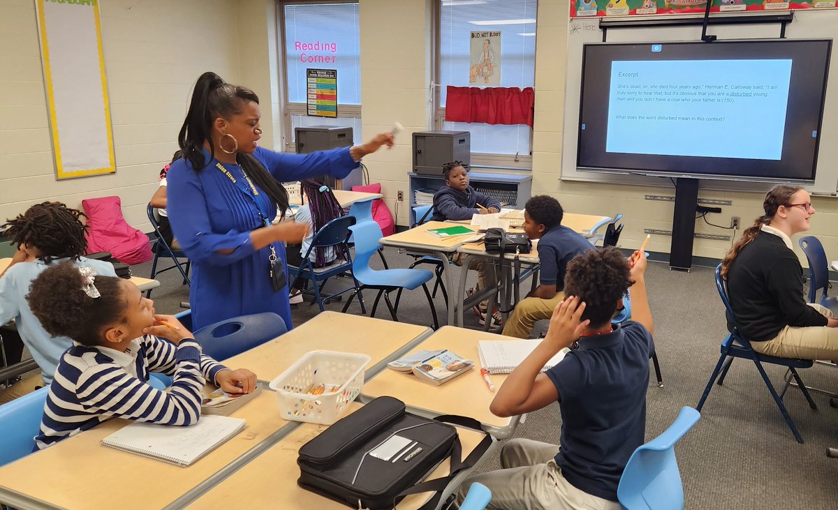 principallearns's tweet photo. Great visits today w/ BM @wineberg400. Awesome instruction.High engagement. Rockdale & South Avondale were on fire! Looking forward to next month & our new @IamCPS #BoardroomtoClassroom #SuperintendentLedWalkthroughs
#PathwaystoProgress #NavigatingExcellence
#WeAreCPS https://t.co/7a7HK5z5Ma