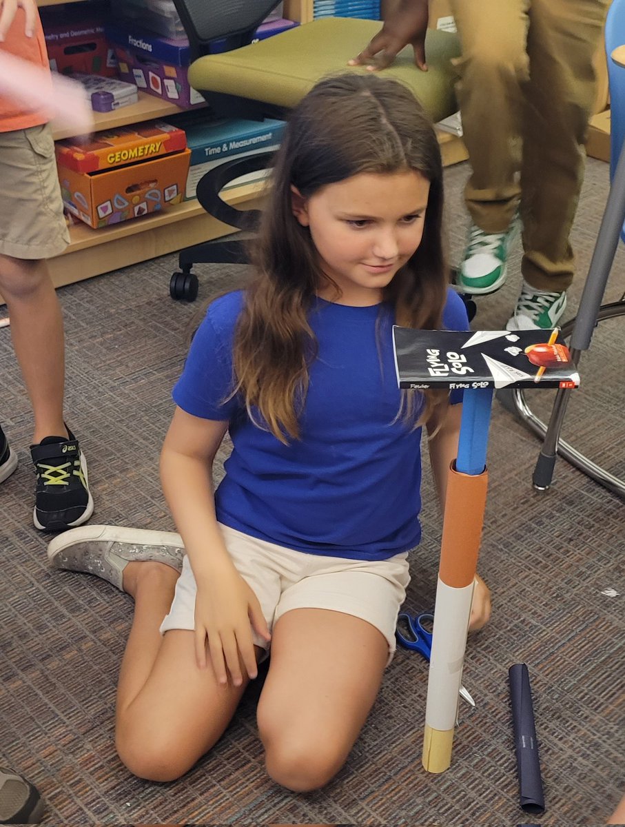 Brannenwiseowls's tweet photo. Learning about engineering constraints and criteria. Students had to make the tallest structure that held a book with 10 pieces of paper and 30cm of tape in only 10 minutes! #angeloakes #hmhscience https://t.co/4m9O3rnzah
