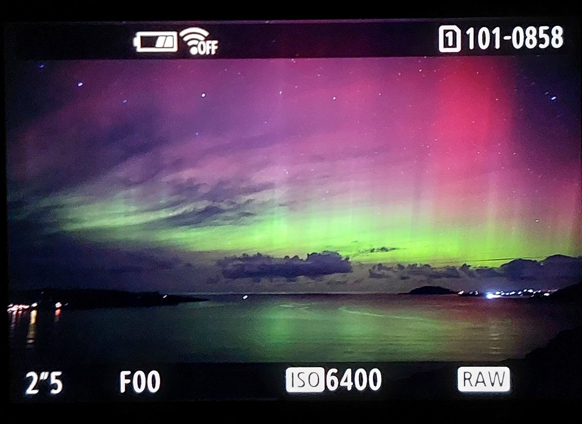 DonegalMaps's tweet photo. #Aurora over Ballymastocker Bay tonight. #Portsalon #Donegal 🇮🇪 Great to see the skies light up again. Hope you all got to see it. https://t.co/70L12R0VzX