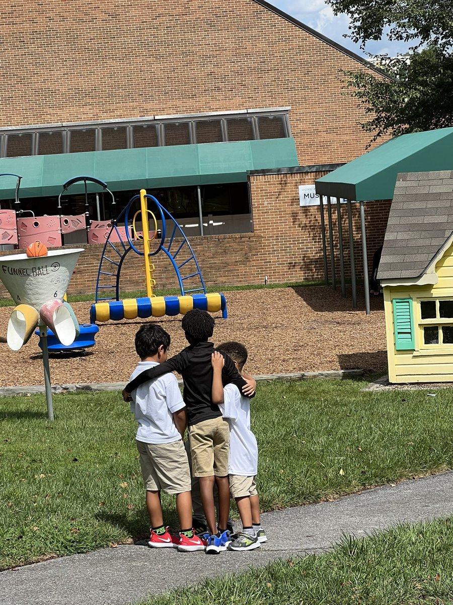 JenKingSLP's tweet photo. Huddle Up! May be on a different campus, but we’re still connected @McLeanSchool. #FallsRoadCampus #McleanSchool #SLP https://t.co/SVp8Vhc9hh
