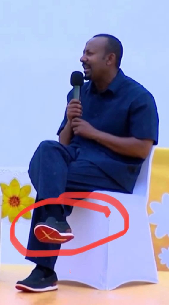 dagmawi_belay's tweet photo. አዲስ አበባ ዙሪያዋን ምሽግ እያስቆፈረ ያለው ፋሺስት አብይ አህመድ በዛሬው እለት ጎንደር ጎርጎራ ተገኝቶ በአማራ ህዝብ ላይ ሊሳለቅ ያቀደውን ፕሮግራም  ለደህንነቱ በመስጋት ሰርዞታል:: መላው የጎንደር ህዝብ ይህ ነገር እኛ ሞተን ወይስ ቁመን ብሎ በደንብ ተዘጋጅቶ መጠበቁን ያወቀው ፋሽሲቱ ይህን ፕሮግራም በመሰረዝ አዲስ አበባ ሼራተን ሆቴል በዚህ መልኩ ተከስቶ ውሏል::

ውጊያው ስጋና ደም ከለበሰ ሰይጣን ጋር ነው!