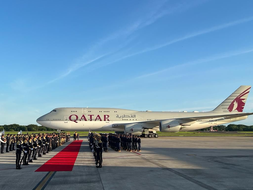 stacyherbert's tweet photo. The Emir of Qatar has landed in El Salvador 🇶🇦🇸🇻 https://t.co/SzV9egrqEd