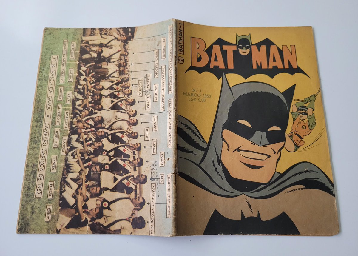 O fato mais aleatório do dia foi descobrir que a primeira revista do Batman publicada no Brasil veio com o pôster do Vasco Campeão Carioca de 1952 na contra-capa.