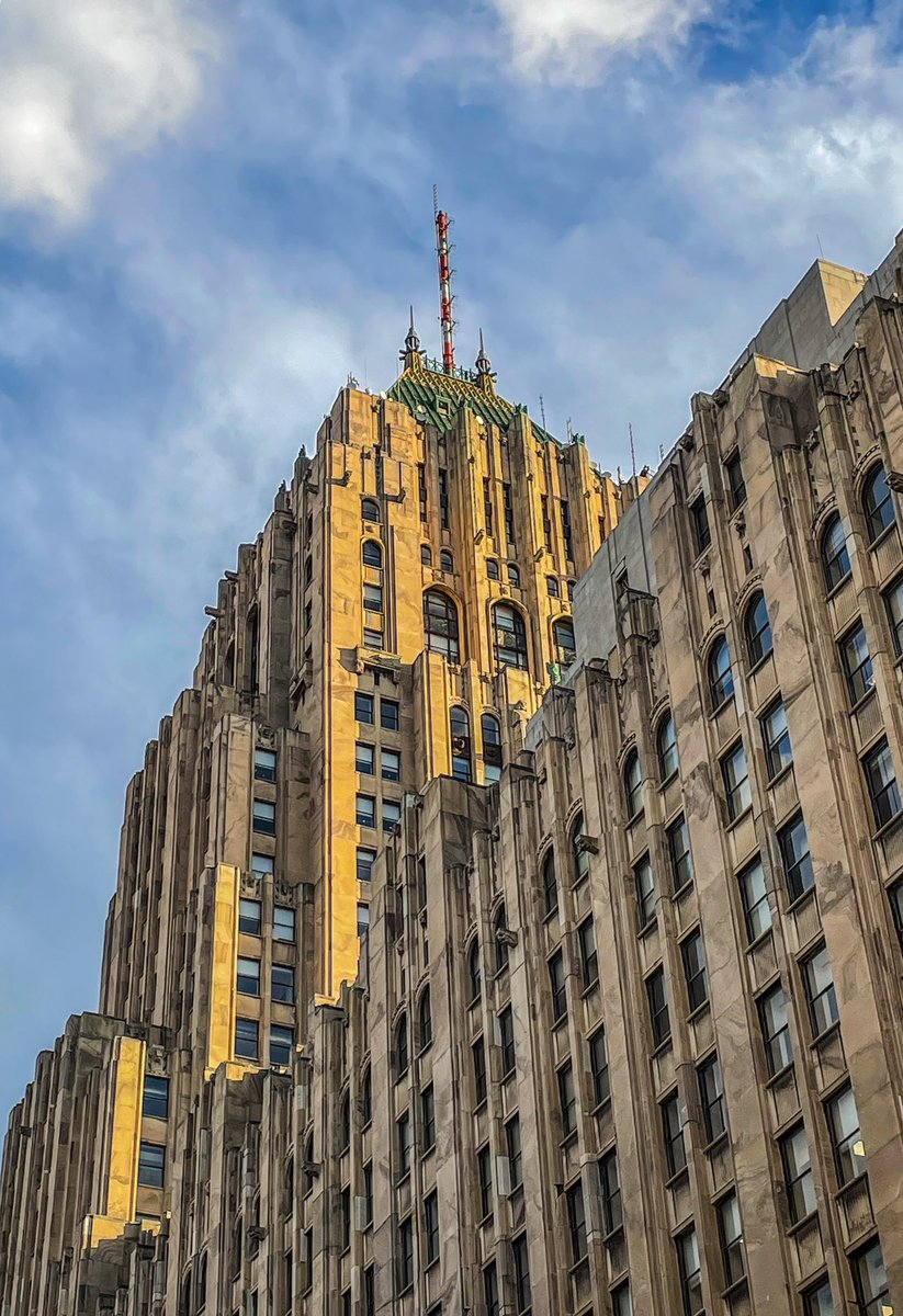 Keep looking up.

#FisherBuilding #DetroitMichigan #CityArchitecture #iPhonePhotography #UrbanExploration #HistoricLandmark #ArtDecoDesign #CityLandmarks #ExploreDetroit #InstaArchitecture #clouds #iphonephotography #shotoniphone