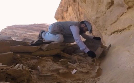 خبر اكتشاف المستطيلات في العصور الحجريه. تشرفت بأن كنت أحد أفراد هذا الاكتشاف المميز بقيادة الهيئة الملكية لمحافظة العلا. 
وينظم هذا الاكتشاف الى مجموعة من الاكتشافات المميزه التي يقدمها قطاع الاثار في الهيئة. 
رابط الخبر قراءه ممتعه…

thenationalnews.com/arts-culture/2…