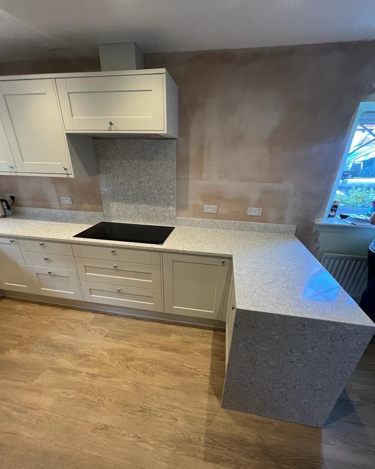 NJSInstallation's tweet image. Two tone Kitchen &amp;amp; Utility in Sage and Porcelain with both Monte Bianco Quartz and solid oak block worktops. Flooring Amito Fawn Oak  😍 @Town &amp;amp; Country Marble @Copthorne Flooring @Howdens  #newkitchen #kitcheninstallation #kitchen #quartz #kitchendesign #utility #newutility