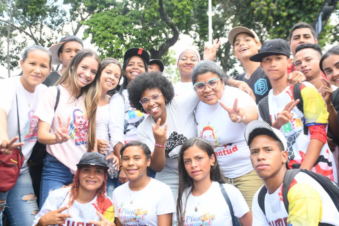 Felicitaciones a laJuventud del Partido Socialista Unido de Venezuela (JPSUV), que tomaron las calles de Caracas para celebrar sus 15 años de creación. 
¡Hoy todos los jóvenes son protagonistas de la política venezolana, qué vivan las y los jóvenes de nuestra Patria!…