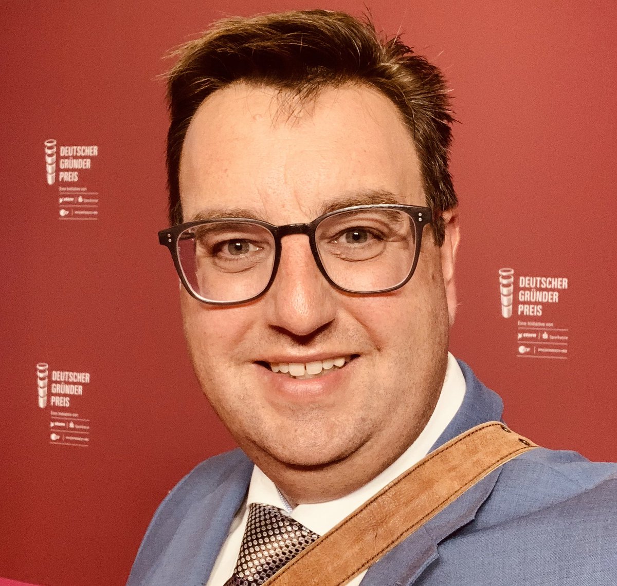 Tobias Raue (@tobiraue) on Twitter photo Die volle Gründerpower heute beim <a href="/Gruenderpreis/">Deutscher Gründerpreis (DGP)</a> in Berlin. Inspirierende Macher und mit Frau Schweizer ein Lebenswerk als überstrahlender Star des Abends. Einen Dank an den DGPS! Die volle Gründerpower heute beim <a href="/Gruenderpreis/">Deutscher Gründerpreis (DGP)</a> in Berlin. Inspirierende Macher und mit Frau Schweizer ein Lebenswerk als überstrahlender Star des Abends. Einen Dank an den DGPS!