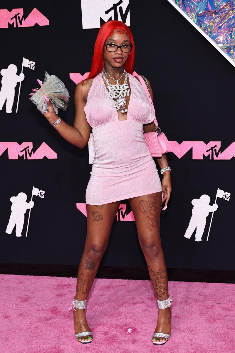 popcultureshub's tweet photo. Sexyy Red attends the 2023 #VMAs https://t.co/8OiJxSnh4e