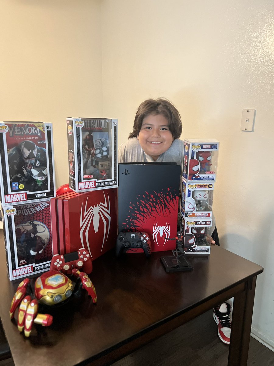 sanchezana_'s tweet photo. @insomniacgames He will die if he was able to go there!!! https://t.co/oKhEI2auDH