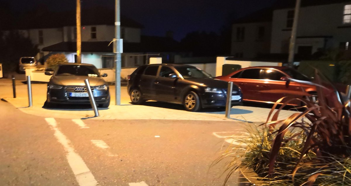 eointf's tweet image. Walking the dog tonight, I was lucky to spot three stunning Audis in their natural habitat - the footpath.
#natureishealing #yplac