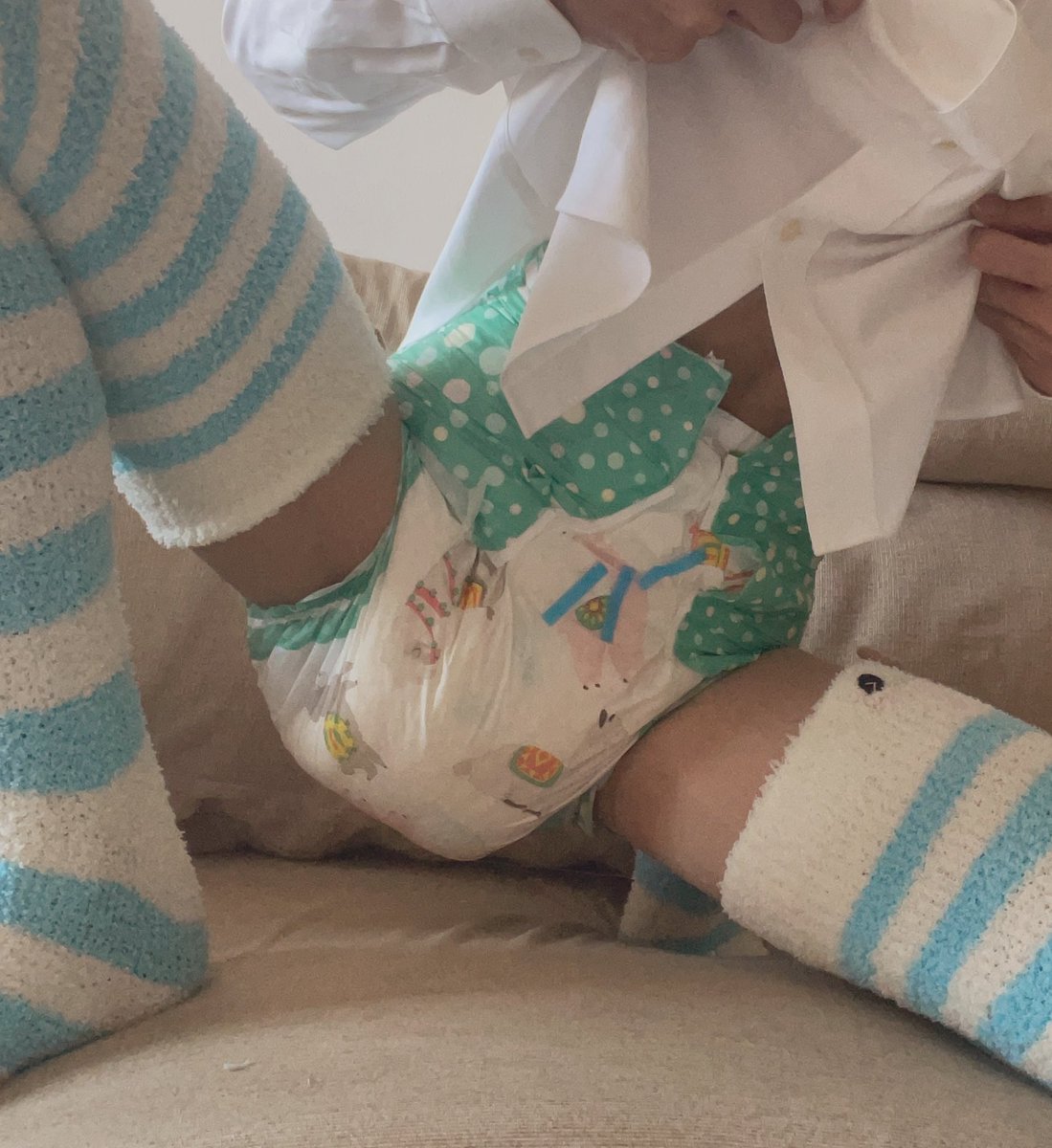 kittypaws_21's tweet photo. 放学啦～

#abdl #abdldiaper #abdlboy #reaz
 #adultbaby #adultdiaper #ageplay https://t.co/Sz3JqepUun