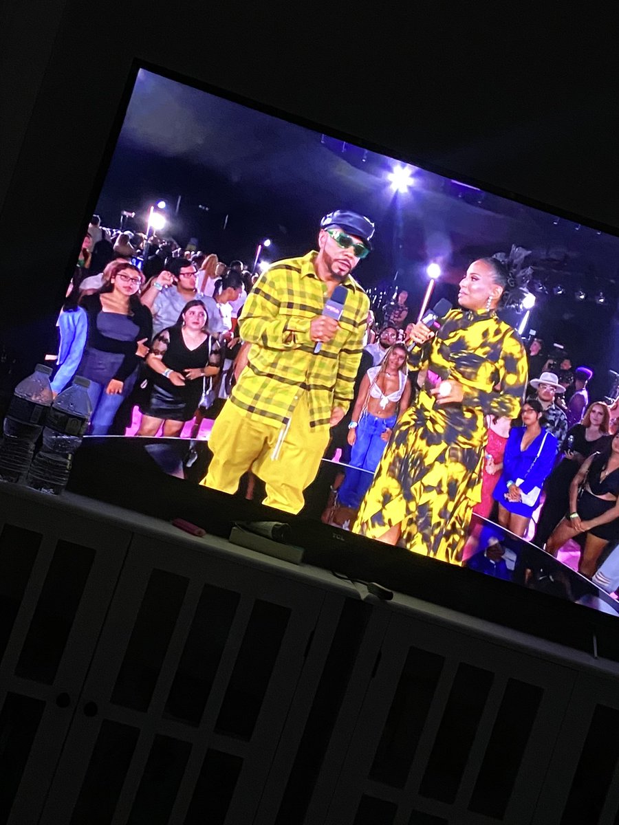 Goaskalice918's tweet photo. Yo wtf is Timb wearing? https://t.co/yPjE0FrD72