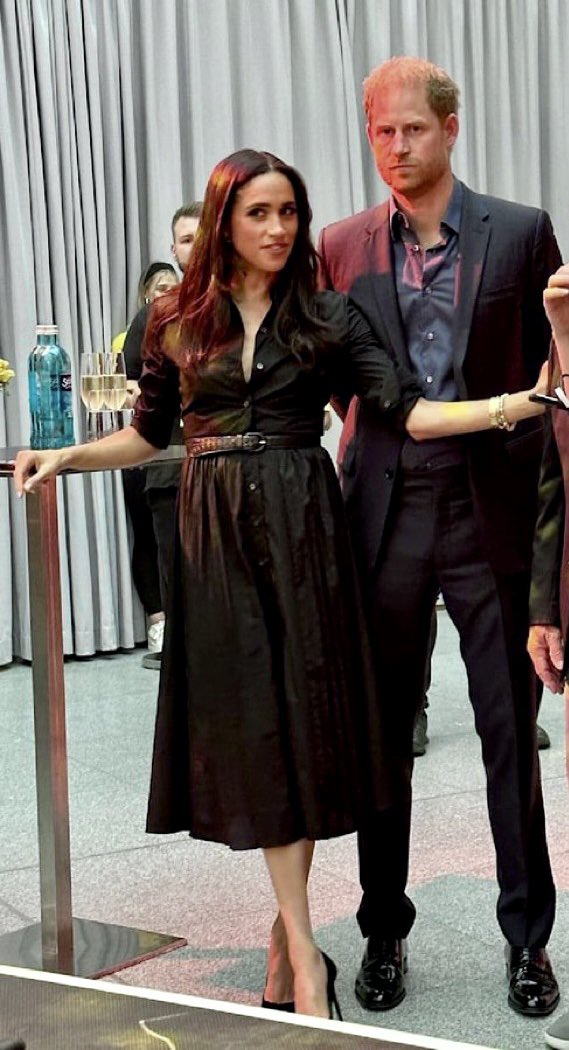 TheWantonWench's tweet image. Oh please, does she really think she can emulate the stunning Princess Catherine.

Try as she may, she can never pull it off. 
#UnSussexful #SecondRowSussex #MeghanMarkleExposed