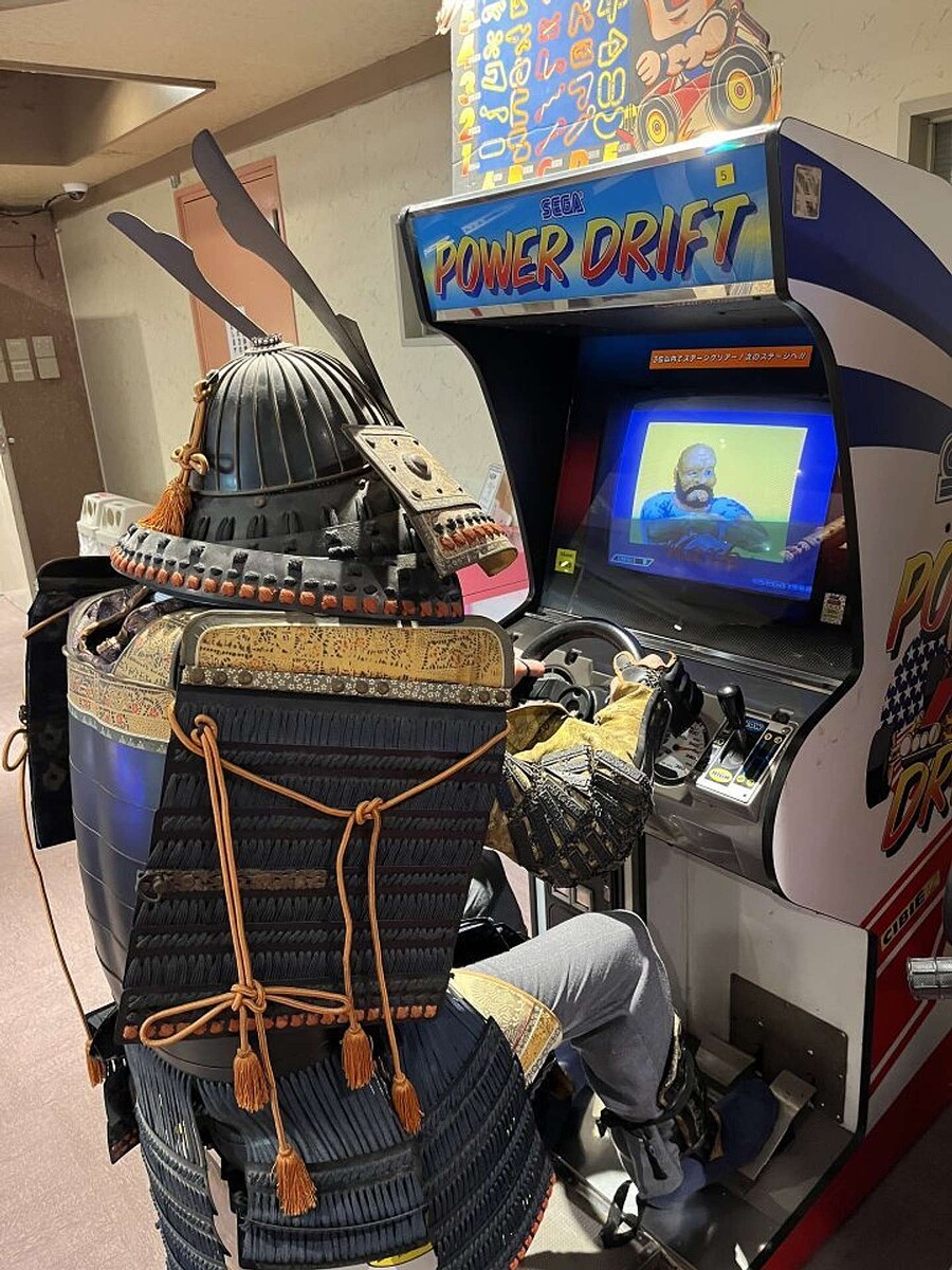 livedoornews's tweet photo. 【斬新】甲冑を着てダンスダンスレボリューションができる! 北海道のホテルで衝撃のサービス爆誕
https://t.co/woDHnC6BHr
「甲冑が装着できる宿泊オプション」は1人2000円。甲冑初心者でも、同館スタッフが装着を手伝ってくれる。装着にかかる時間は30分程度。 https://t.co/SidNMoQz80