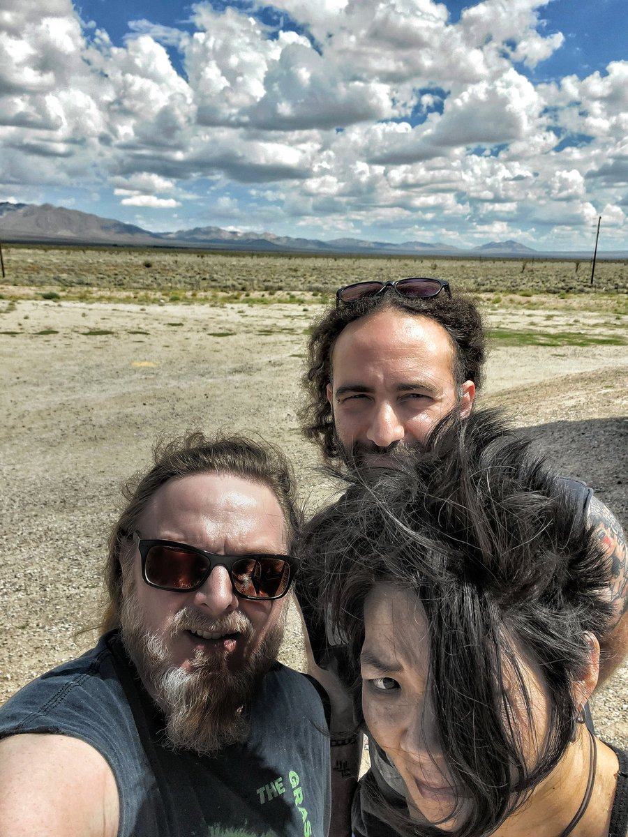 DeadRegister's tweet image. Hello from the Mojave Desert!
🏜️
What a breathtaking drive through this nearly infinite expanse on our way to Drrty Vegas.
§
#nothing #desert #mojavedesert #tour #vampire in the #sun #doomgaze #postgoth #gothic #doom #hair #beautiful #clouds 
Today's threads: @thebandtglh