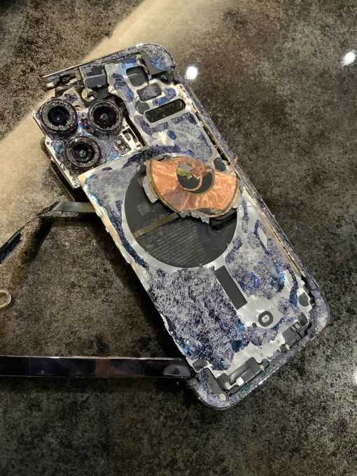 iPhone14ProMAXをブチ割って約4ヶ月...遂に新型iPhone15が発表ッ!
個人的に動画撮影機能はiPhoneがスマホ最強だと思ってますし、忘れ物が多いのでAirTagは必須なのです。
"待"ってたぜェ!!この"瞬間"をよォ!!
ヲは〼! 