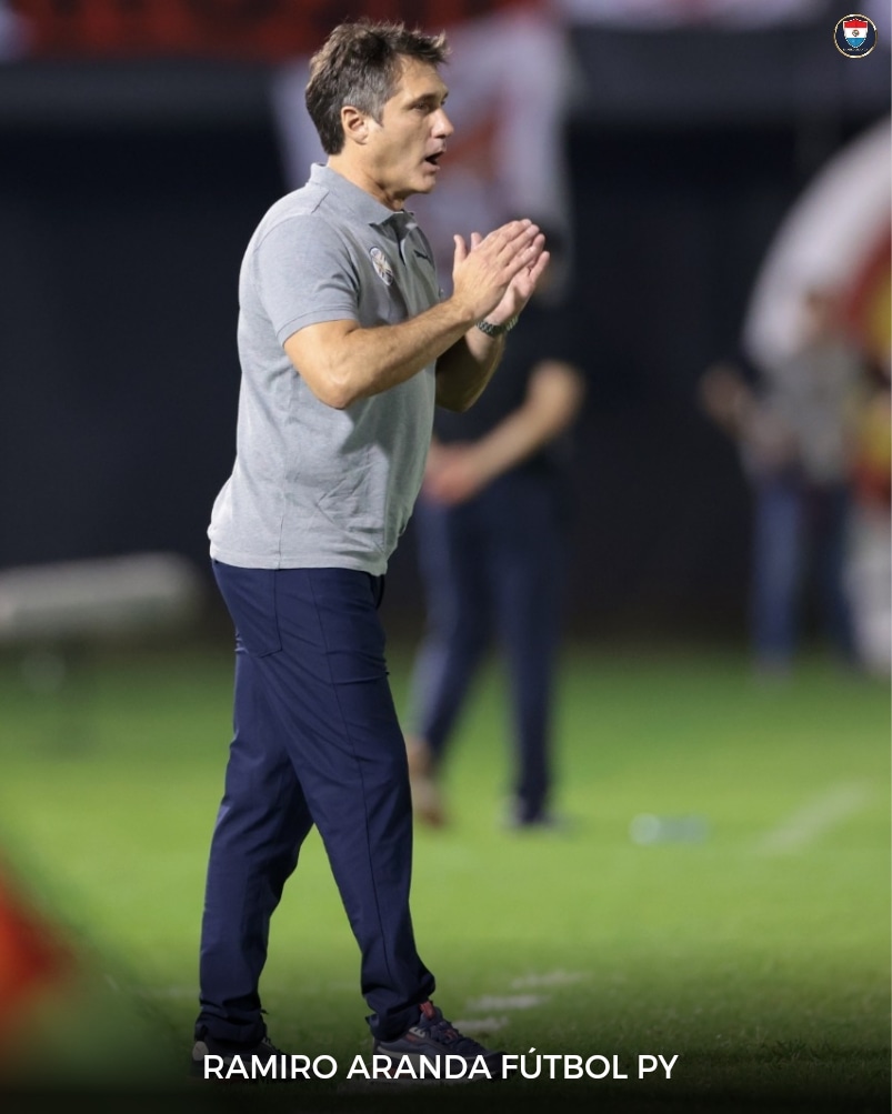 Ramirofutbolpy's tweet photo. Ni Eduardo Berizzo hizo éste combo, vergonzoso trabajo de Guillermo Barros Schelotto, totalmente dueño del fracaso.

Un lateral de trayectoria como Iván Piris no puede cometer un error tan grande. 

Malos cambios de GBS, 0 lectura de juego, iniciamos con un fracaso rotundo. https://t.co/UDaYu7klK4