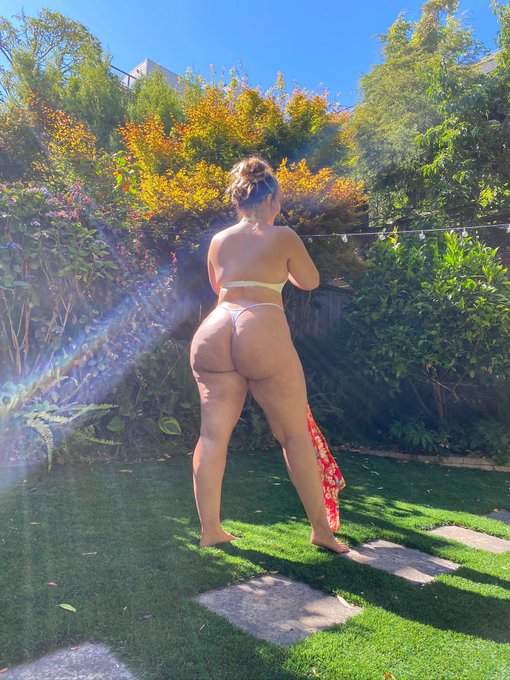 In a backyard near you 🌞 https://t.co/HERXgblq4x