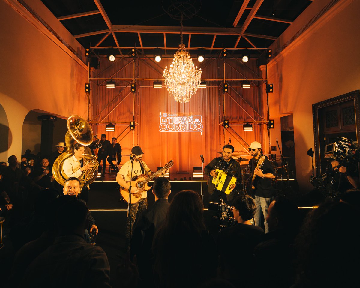 CodigoFN's tweet photo. Gran evento el de ayer #LaTierraDelCorrido 🎙️🔥 gracias a @SpotifyMexico por la invitación #CodigoFN #AlMillonMusic https://t.co/Jkirp5QGKf