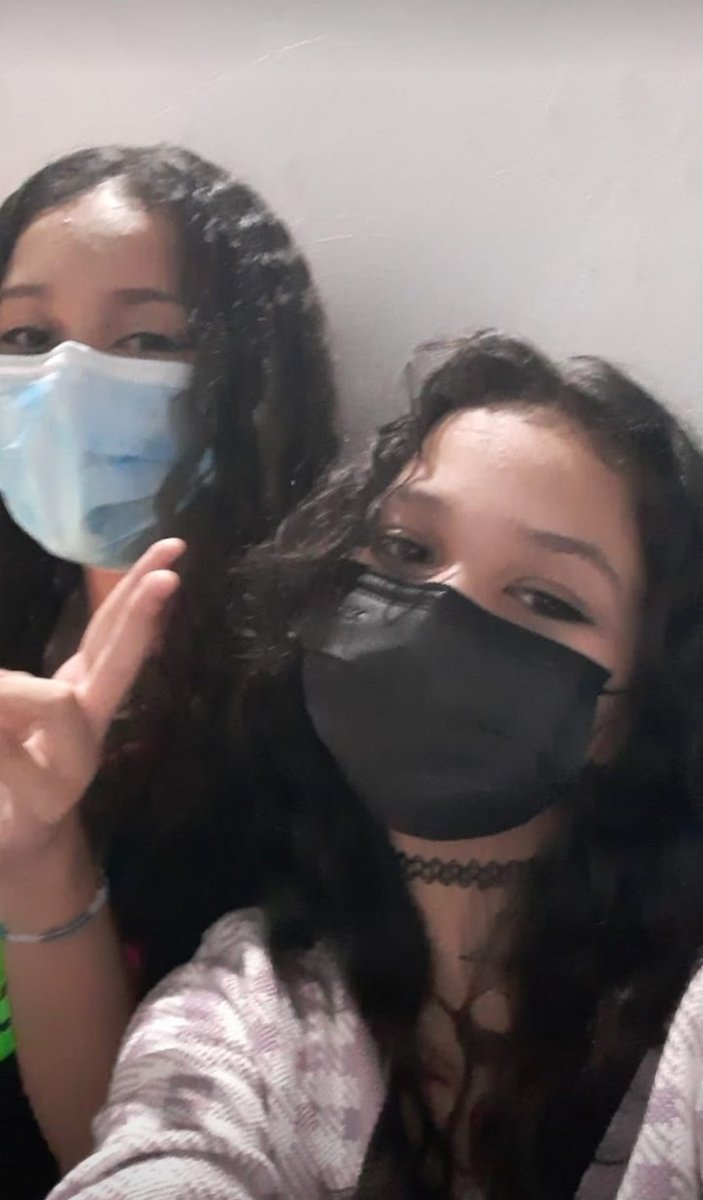 brrunaafr's tweet photo. Juntas desde momentos obscuros #miga100 #nesegredo #igualavcseiquenaotem #minhadefe #bff @mandiiicaa https://t.co/bAJeOcNj4m