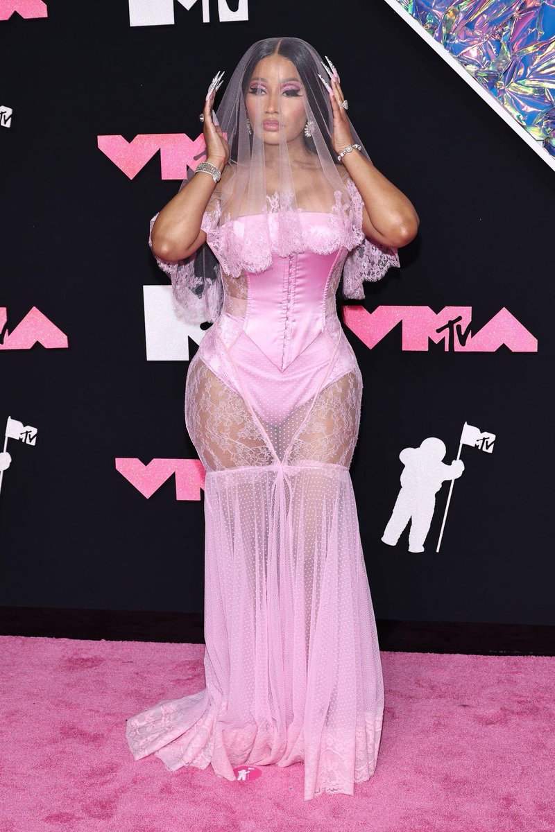 PopCrave's tweet image. Nicki Minaj looks phenomenal at the #VMAs.