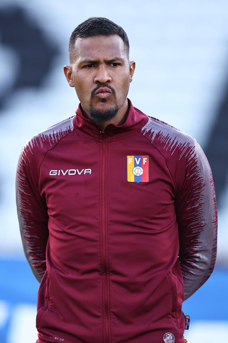 🇻🇪 Con su gol ante Paraguay, Salomón Rondón alcanzó los 𝟰𝟬 goles con la Selección de Venezuela.

Máximo artillero histórico de 'La Vinotinto', integra la lista con los máximos goleadores sudamericanos de cada selección:

🇦🇷 Lionel Messi: 104.
🇧🇷 Neymar: 79.
🇺🇾 Luis Suárez: 68.