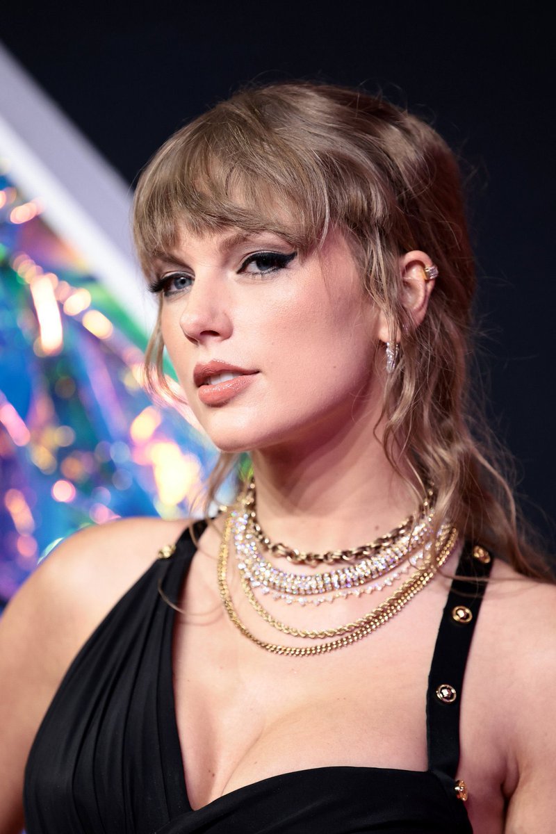 SIX. NECKLACES. WE ARE MOVING