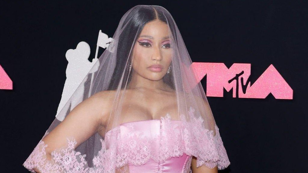 teaminajbrasil's tweet photo. 🚨 AGORA: Nicki Minaj disse que a MTV recebeu ligações pedindo para ela se controlar ao vivo.

Nicki disse que ela irá SIM se controlar, mas o Roman, a Red Ruby e a Chun-Li NÃO IRÃO. #VMA #NickiVMAs https://t.co/upmfw5DDsV