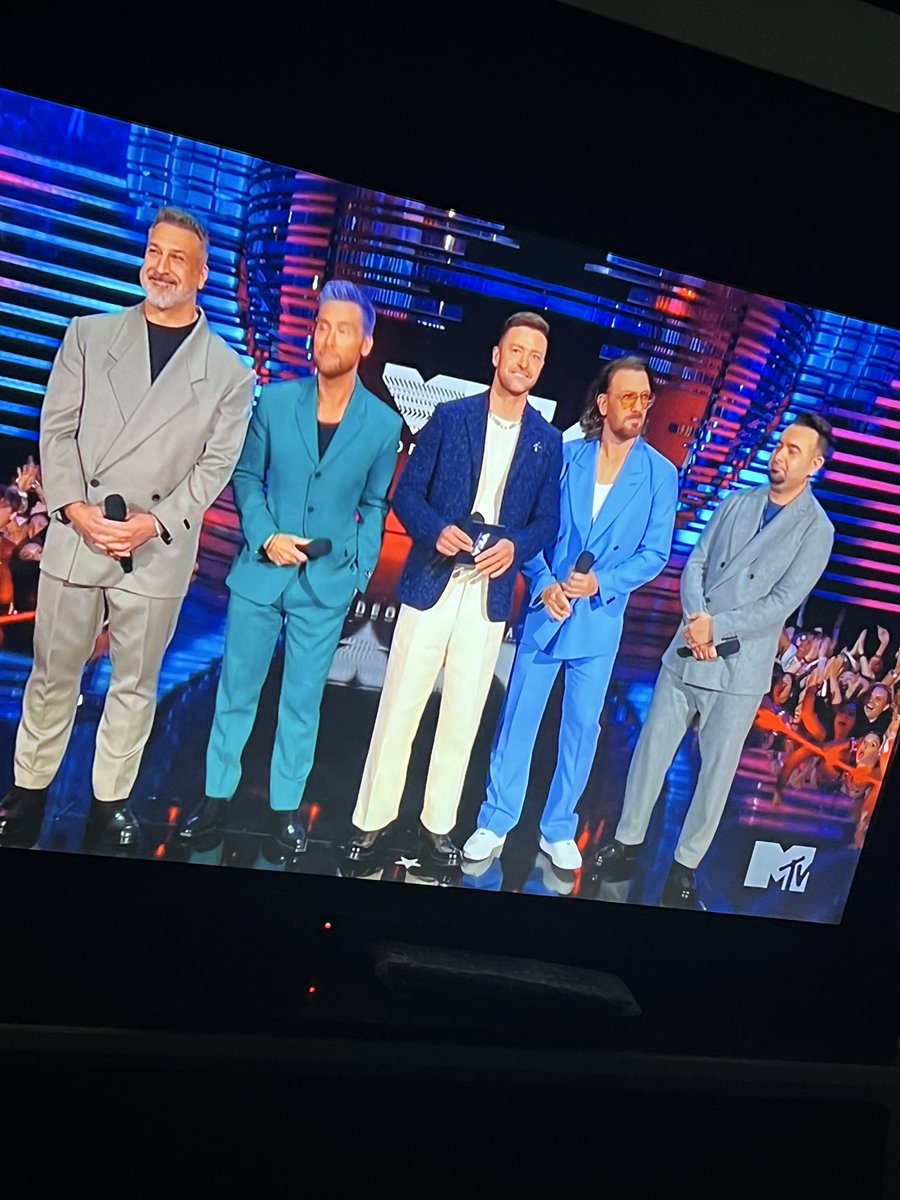 LOOOOOOOOOOOK!!!

#VMA <a href="/NSYNC/">*NSYNC</a>
