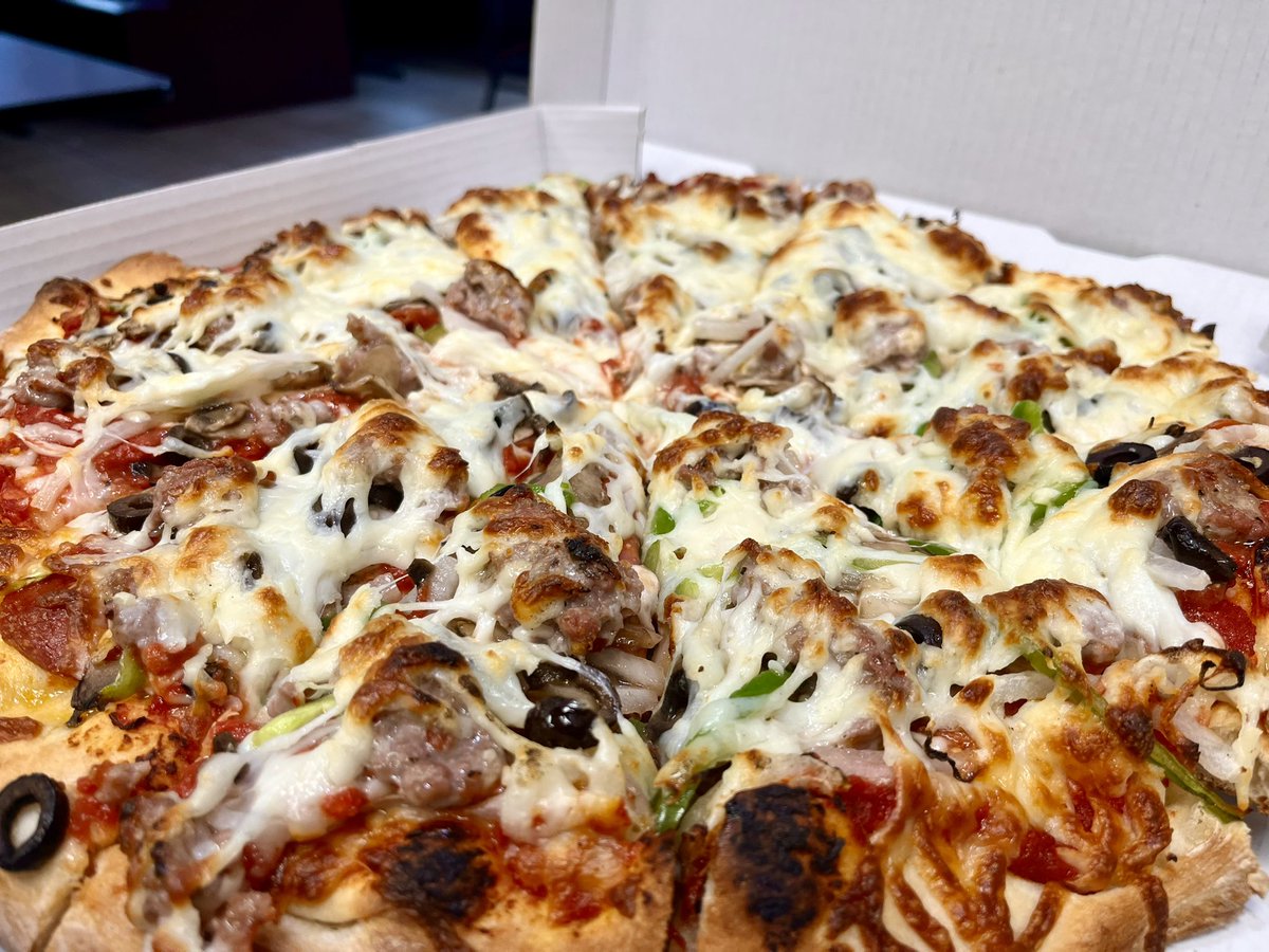 brunospizzadtsb's tweet photo. 14” Combo 🍕 

#pizza #southbend #indiana #food #local https://t.co/N4XWsAKqmp