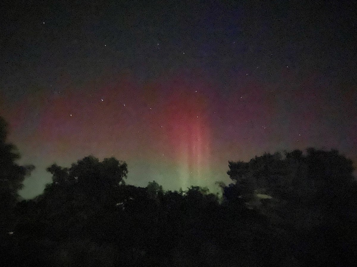 art_rumble's tweet photo. Lucky enough to wake up at just the right moment to spot there was a solar storm going on and managed to spot the aurora. Pillars were visible to naked eye. #aurora https://t.co/NIWF97uEIJ