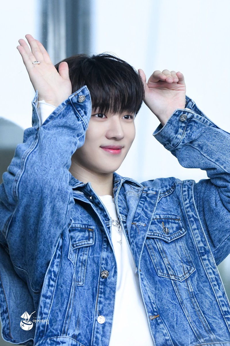 CoconutTime9377's tweet photo. 230913 쇼챔 미니팬미팅

🐰

#재찬 #JAECHAN #JCFACTORY https://t.co/4O8hUP6Pnq