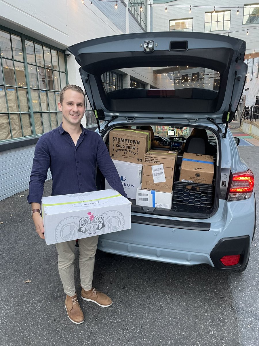 Grateful to the team at @maydandc for donating freshly prepared, healthy, culturally appropriate meals to help feed our migrant residents in need through our #FamilyMealForMigrants program. Thanks to Bo for handing off with a smile.